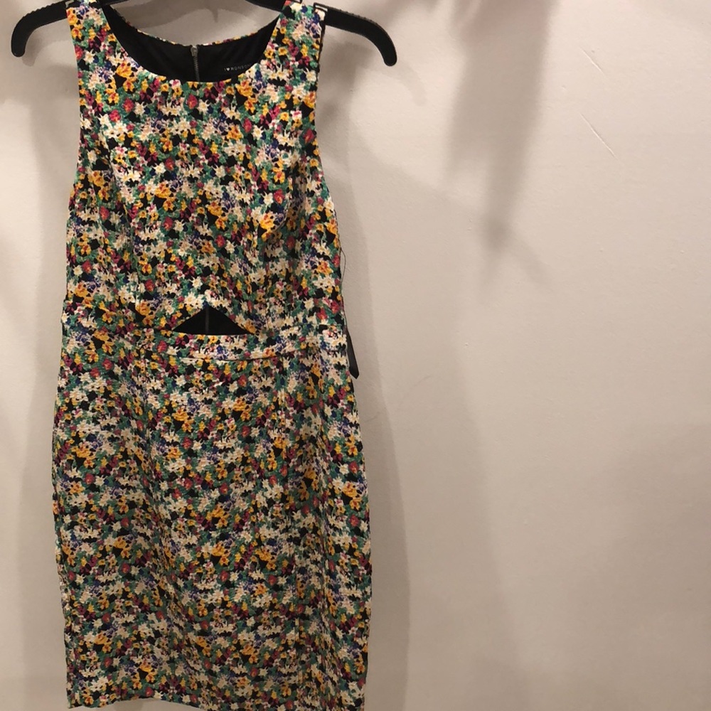 Gorgeous multi flower color dress.